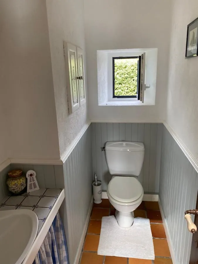 Couette-café Kerberrien lodge avec connection internet Plobannalec France